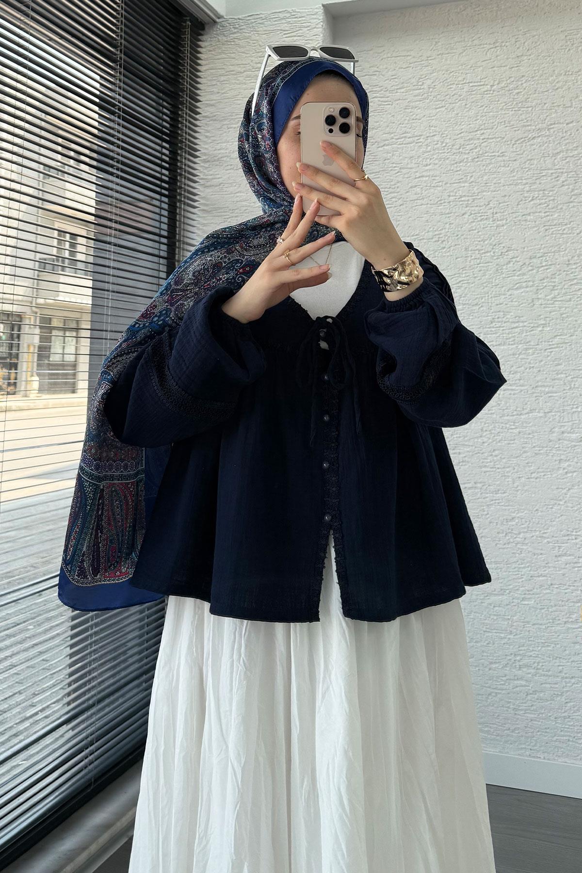 Güpür Detaylı Müslin Kısa Kimono – Lacivert