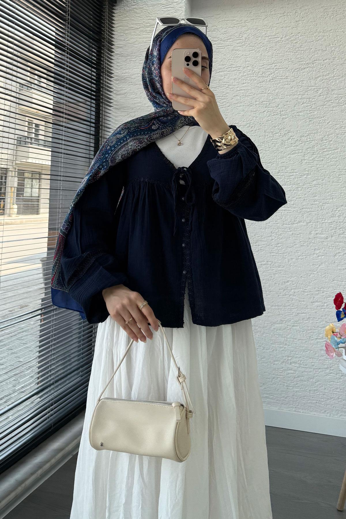 Güpür Detaylı Müslin Kısa Kimono – Lacivert