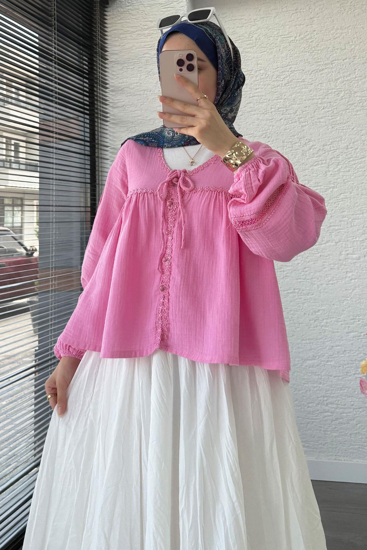 Güpür Detaylı Müslin Kısa Kimono – Pembe