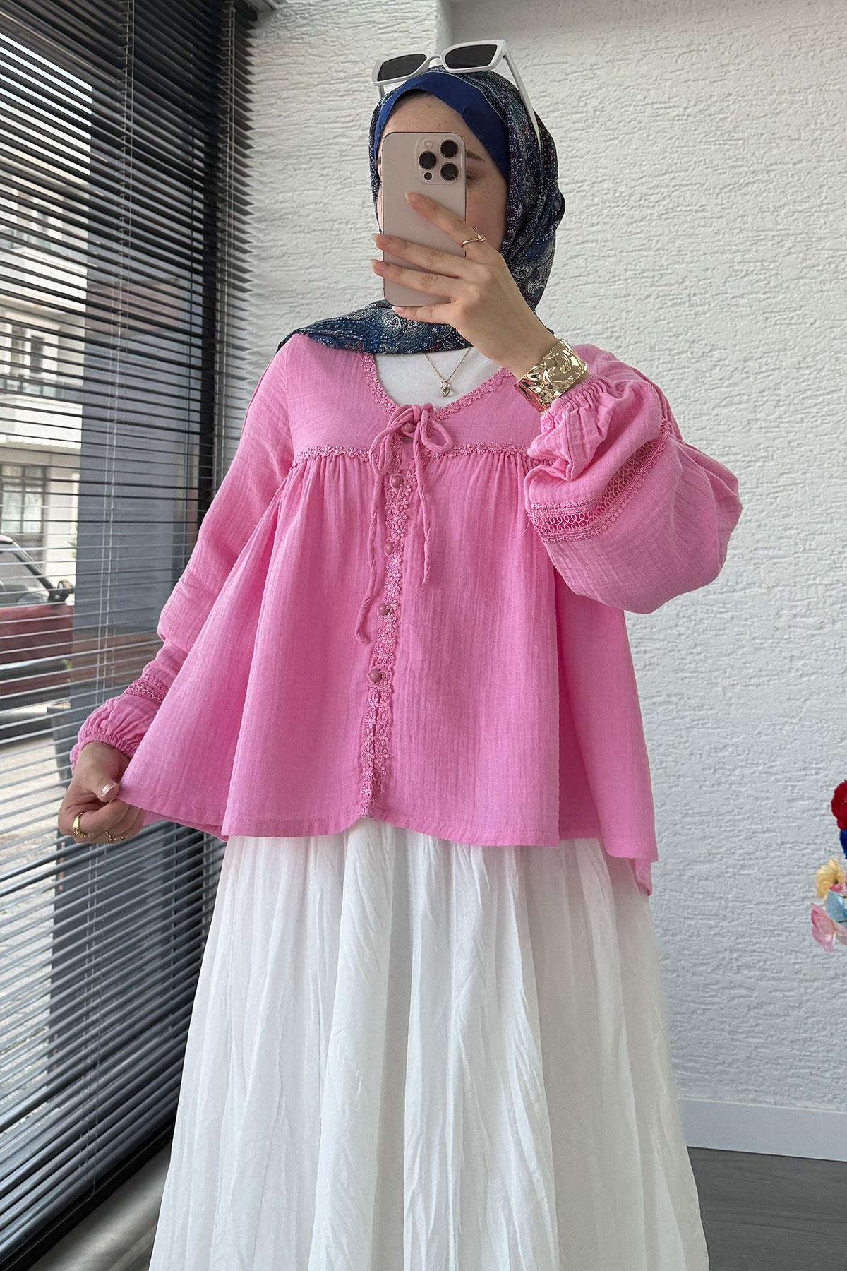 Güpür Detaylı Müslin Kısa Kimono – Pembe