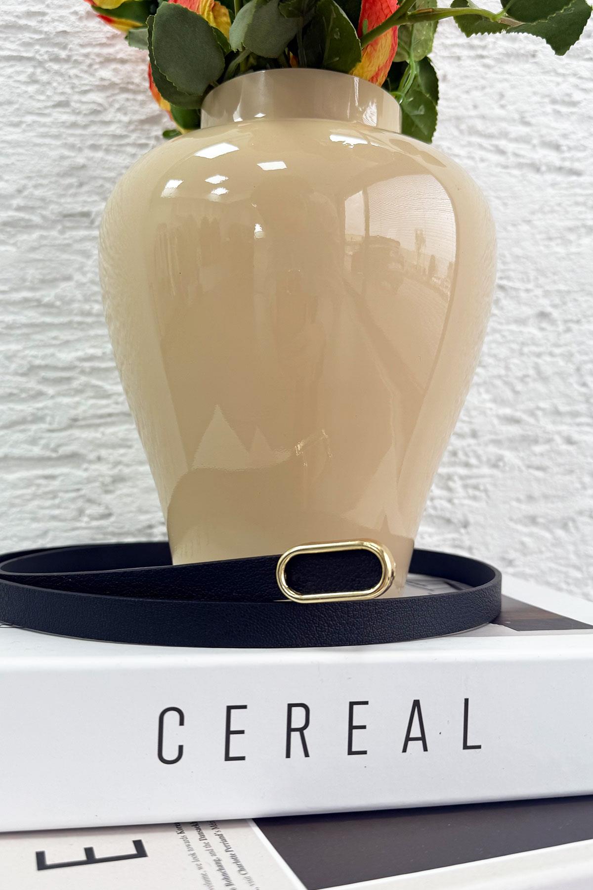 İnce Oval Tokalı Minimal Kadın Deri Kemer – Siyah