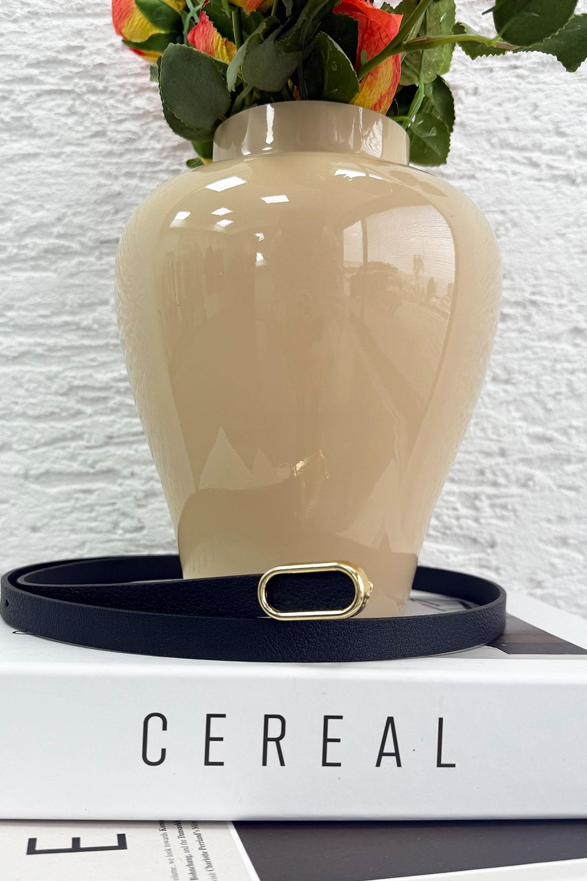 İnce Oval Tokalı Minimal Kadın Deri Kemer – Siyah