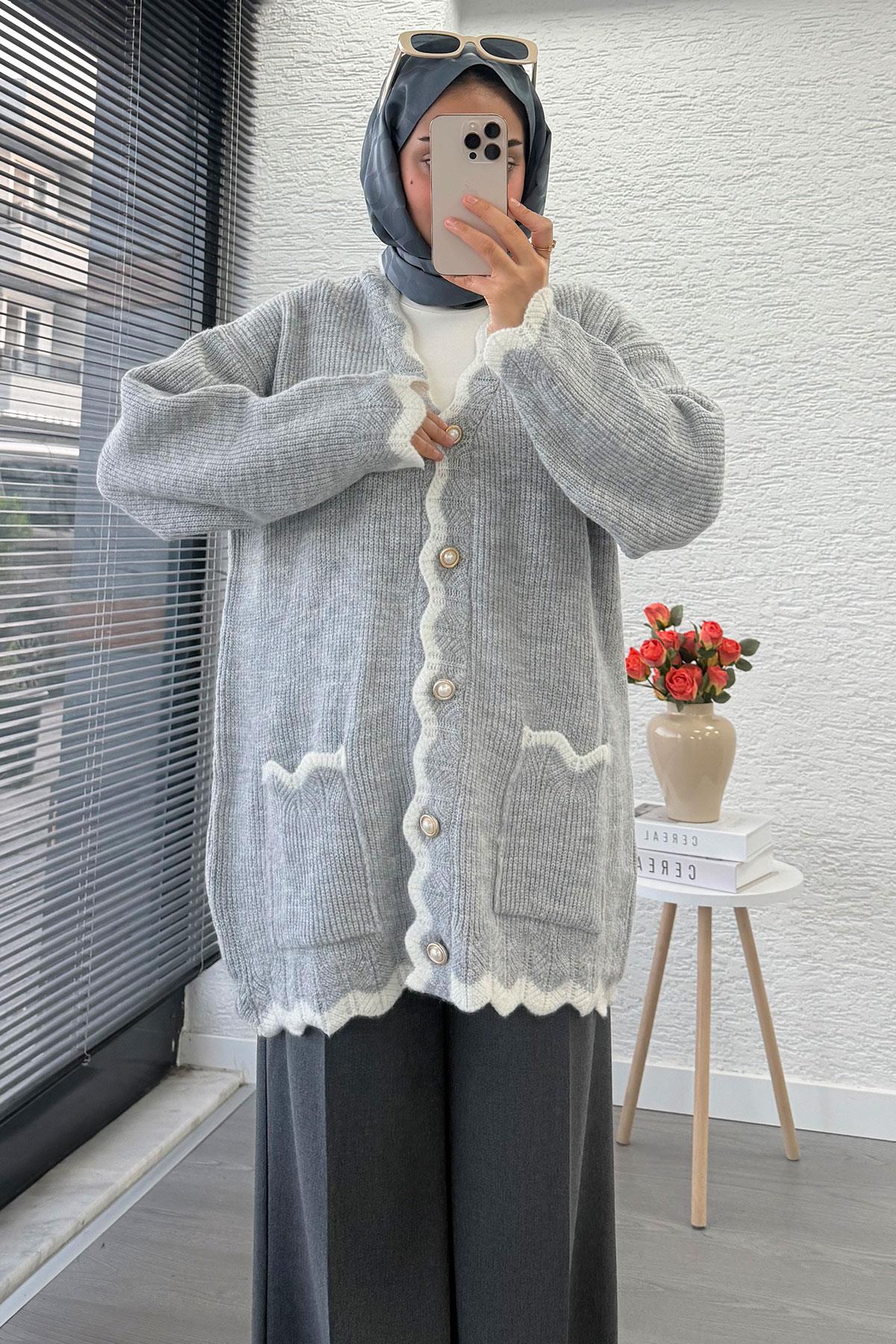 İnci Düğmeli Oversize Triko Hırka – Gri