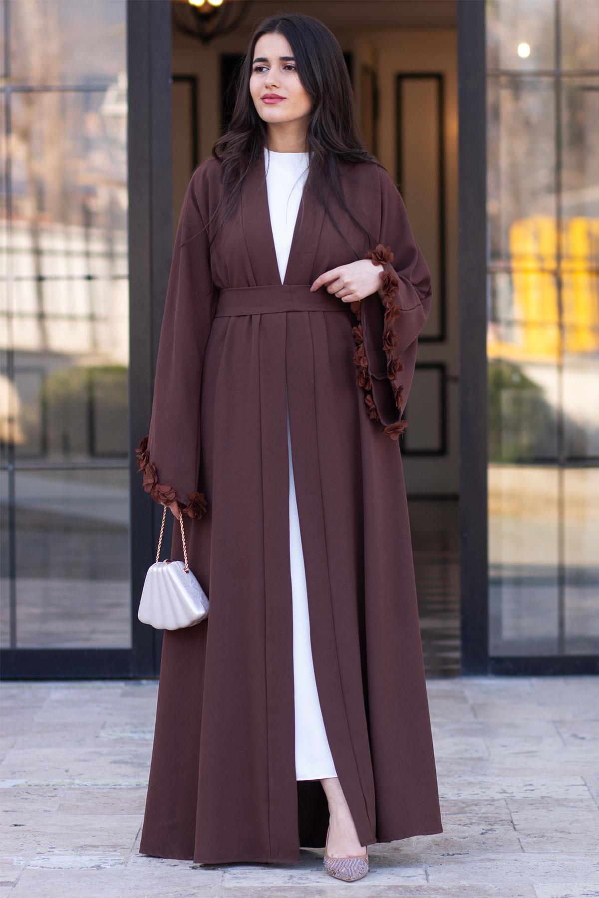 Kahverengi Kolu Çiçek Detaylı Zahra Abaya