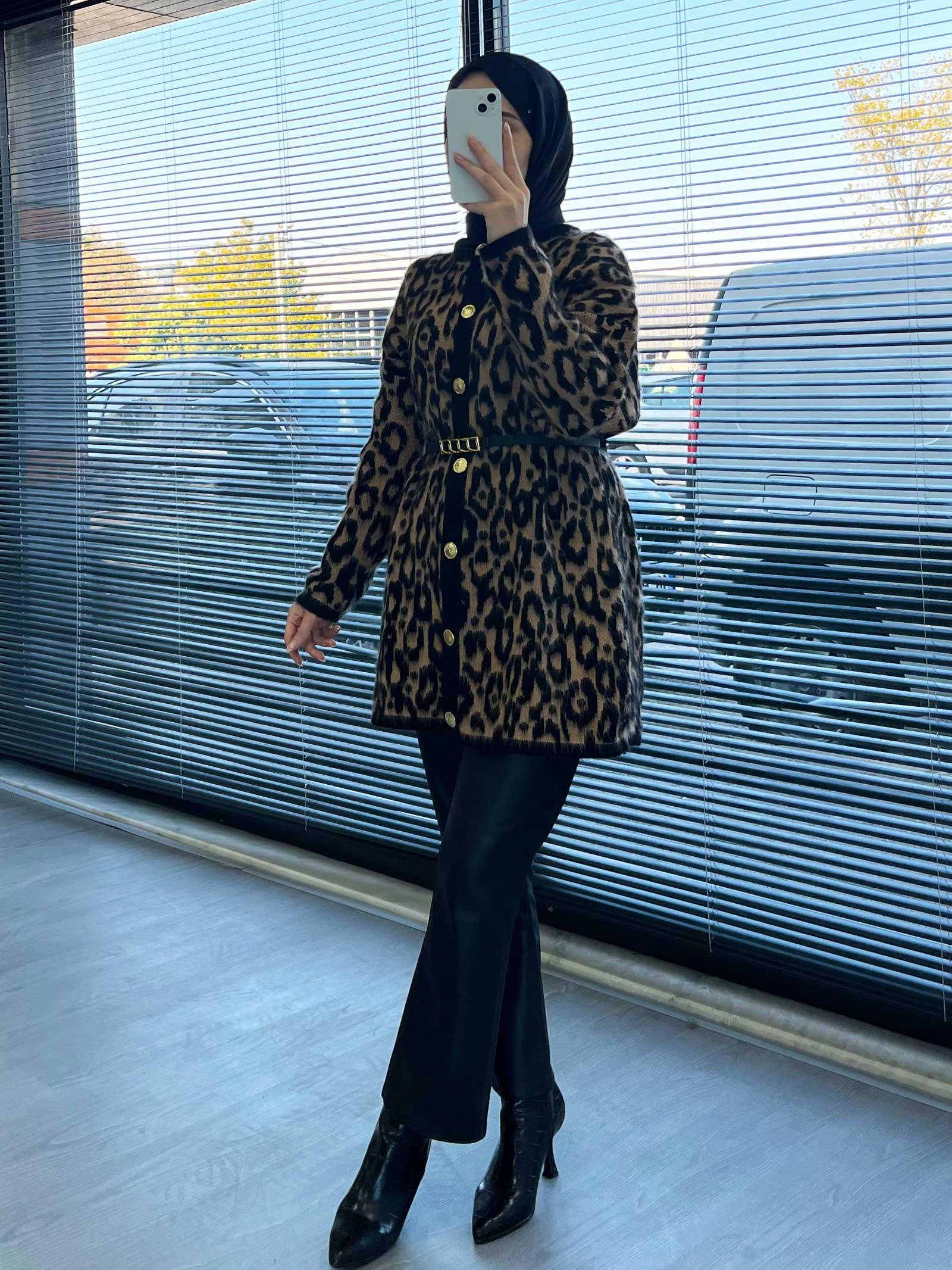 Kısa Leopar Desenli Hırka