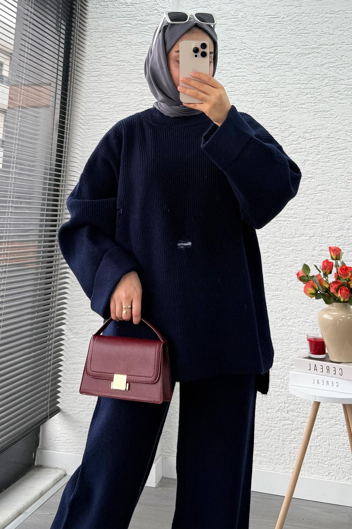 Kolu Katlı Yırtık Detaylı Tasarım Triko Takım – Lacivert