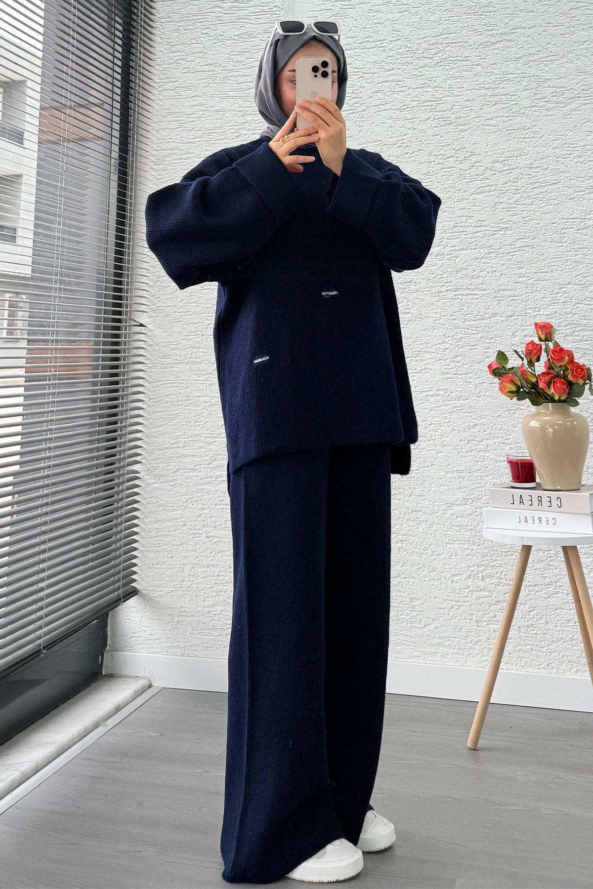 Kolu Katlı Yırtık Detaylı Tasarım Triko Takım – Lacivert