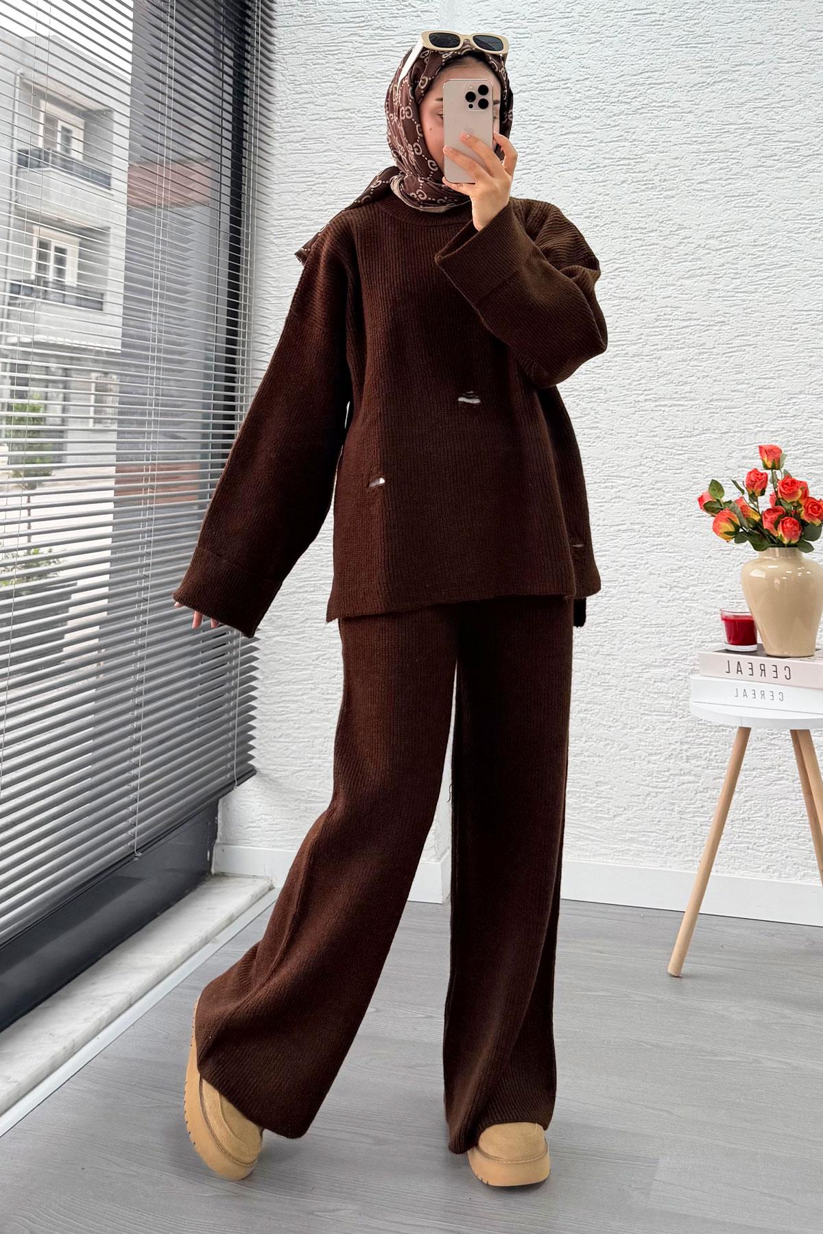 Kolu Katlı Yırtık Detaylı Tasarım Triko Takım – Kahverengi