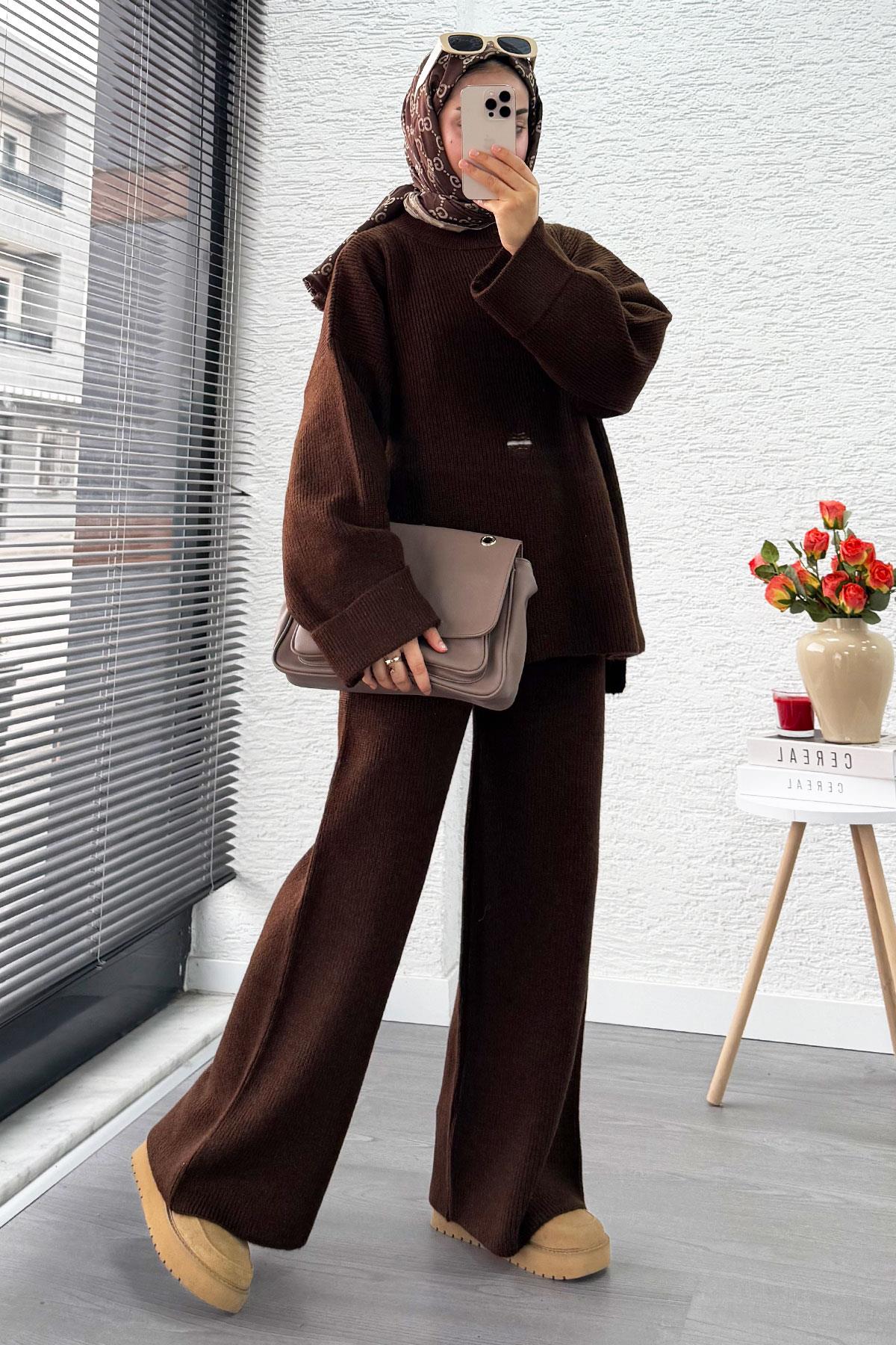 Kolu Katlı Yırtık Detaylı Tasarım Triko Takım – Kahverengi