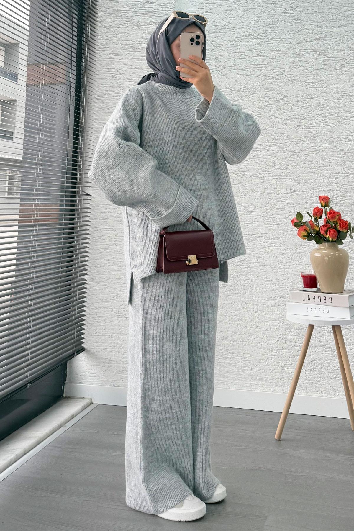 Kolu Katlı Yırtık Detaylı Tasarım Triko Takım – Gri