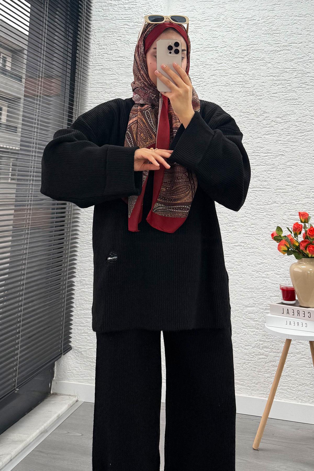 Kolu Katlı Yırtık Detaylı Tasarım Triko Takım – Siyah