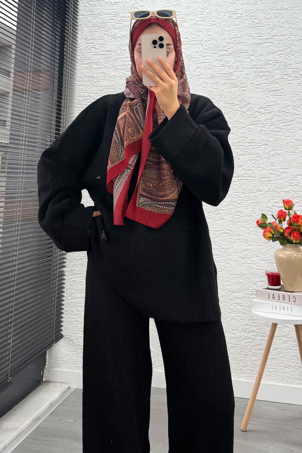 Kolu Katlı Yırtık Detaylı Tasarım Triko Takım – Siyah