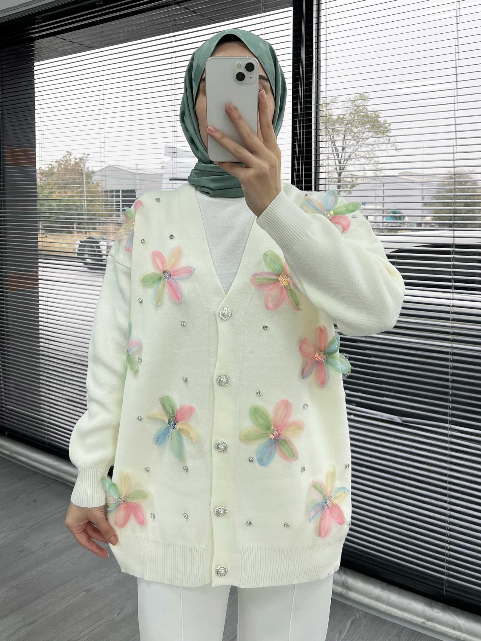 Krem Şık Çiçek Detaylı Kadın Hırka