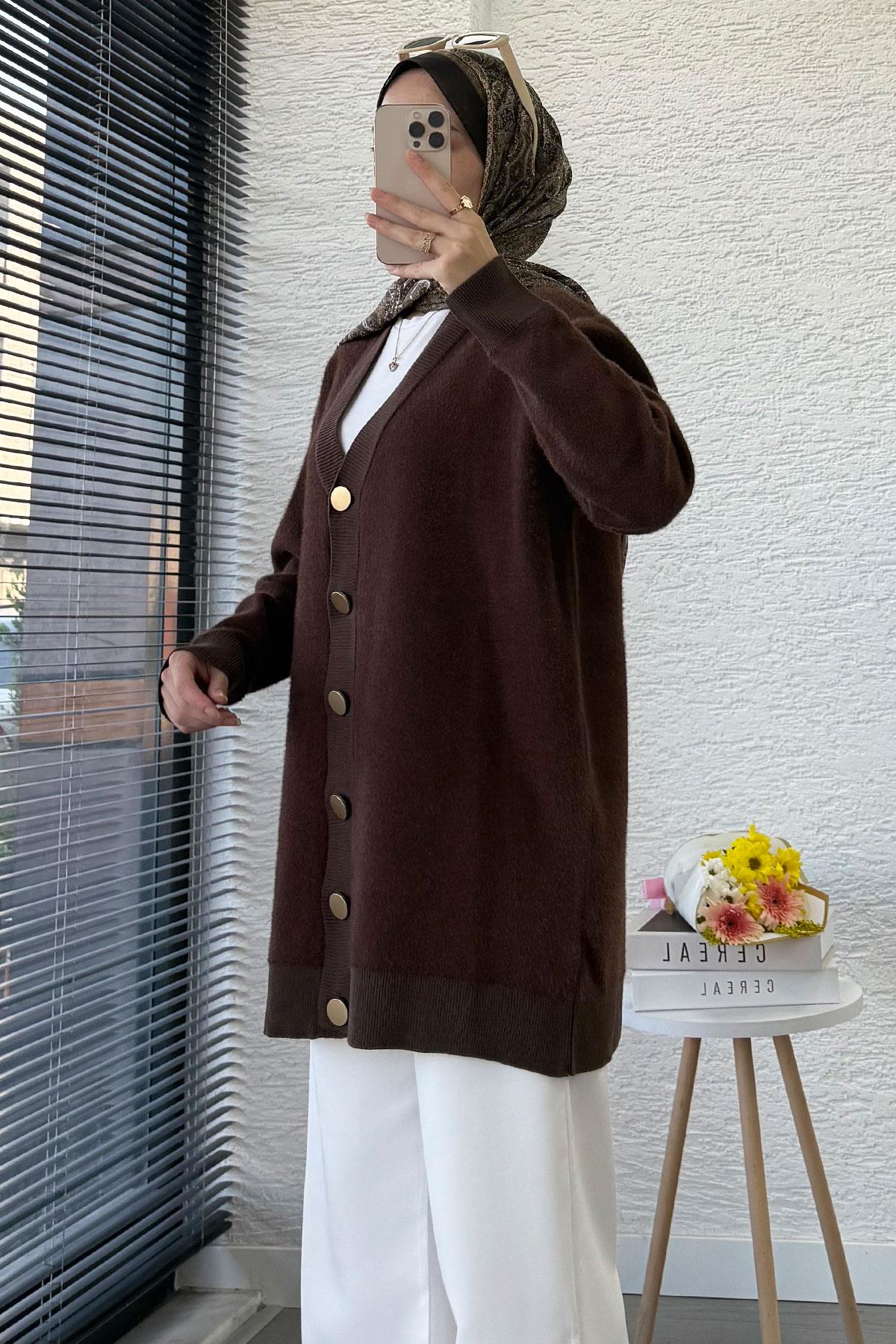 Önden Düğmeli Yumoş Kadın Hırka – Kahverengi