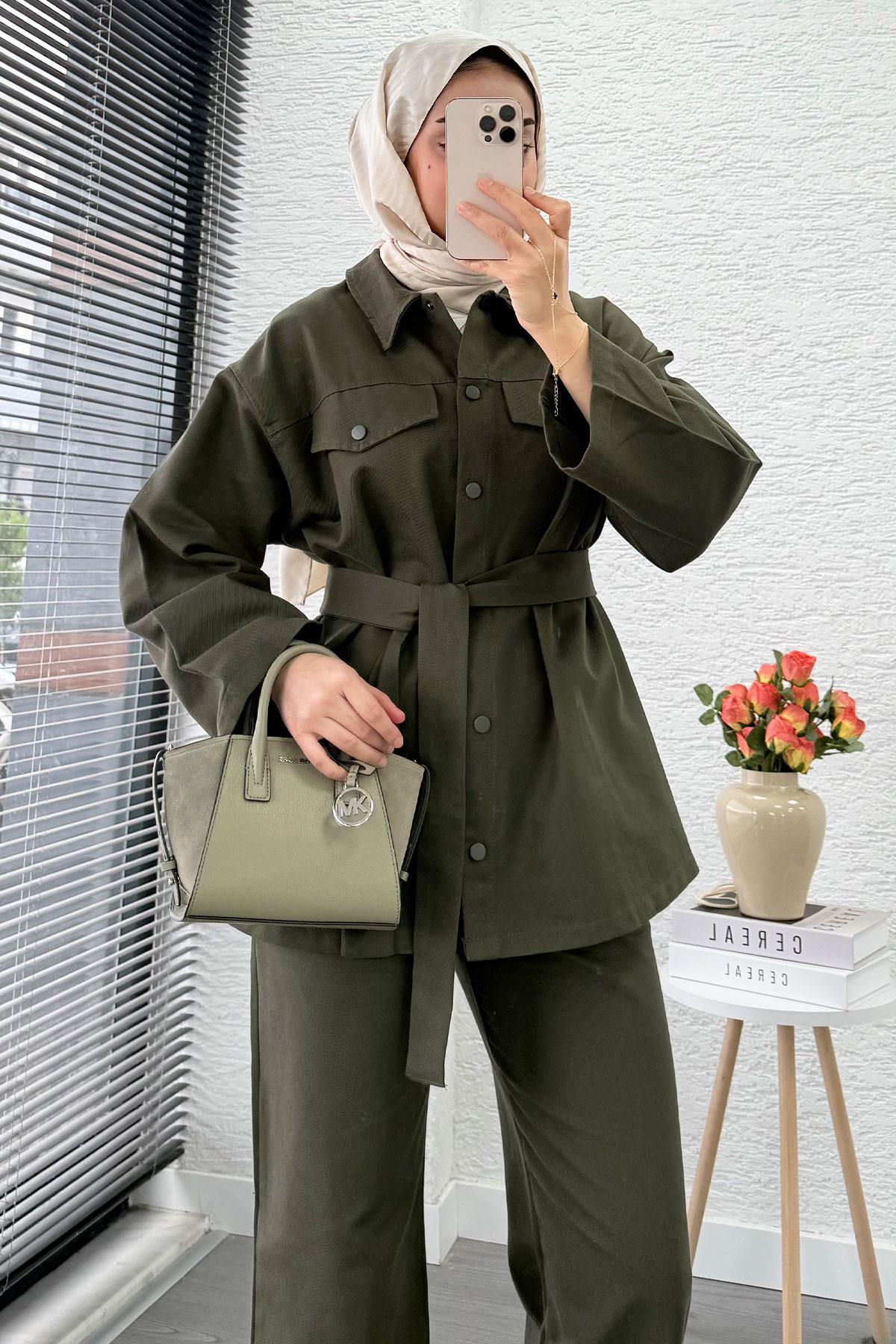 Önü Tam Düğmeli Gabardin İkili Takım – Haki