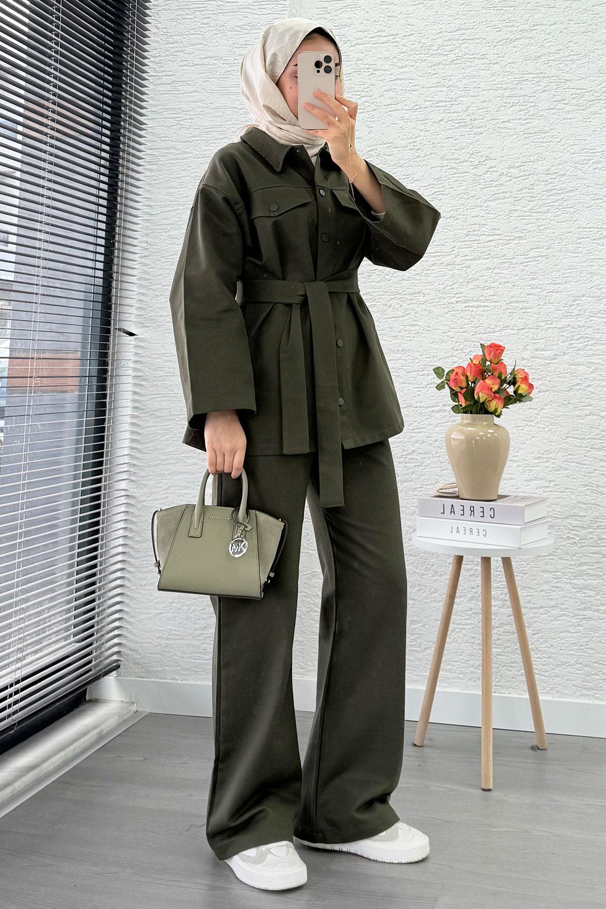 Önü Tam Düğmeli Gabardin İkili Takım – Haki