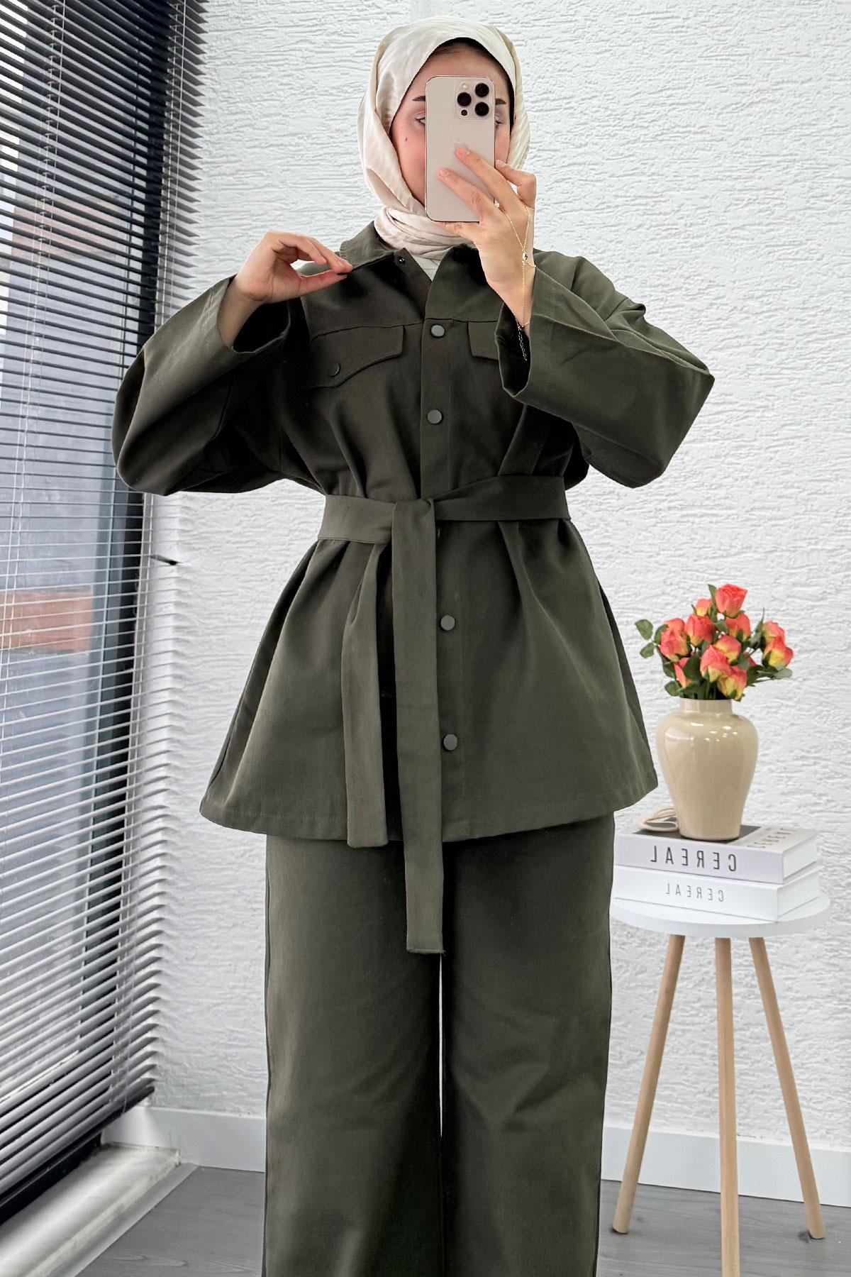 Önü Tam Düğmeli Gabardin İkili Takım – Haki