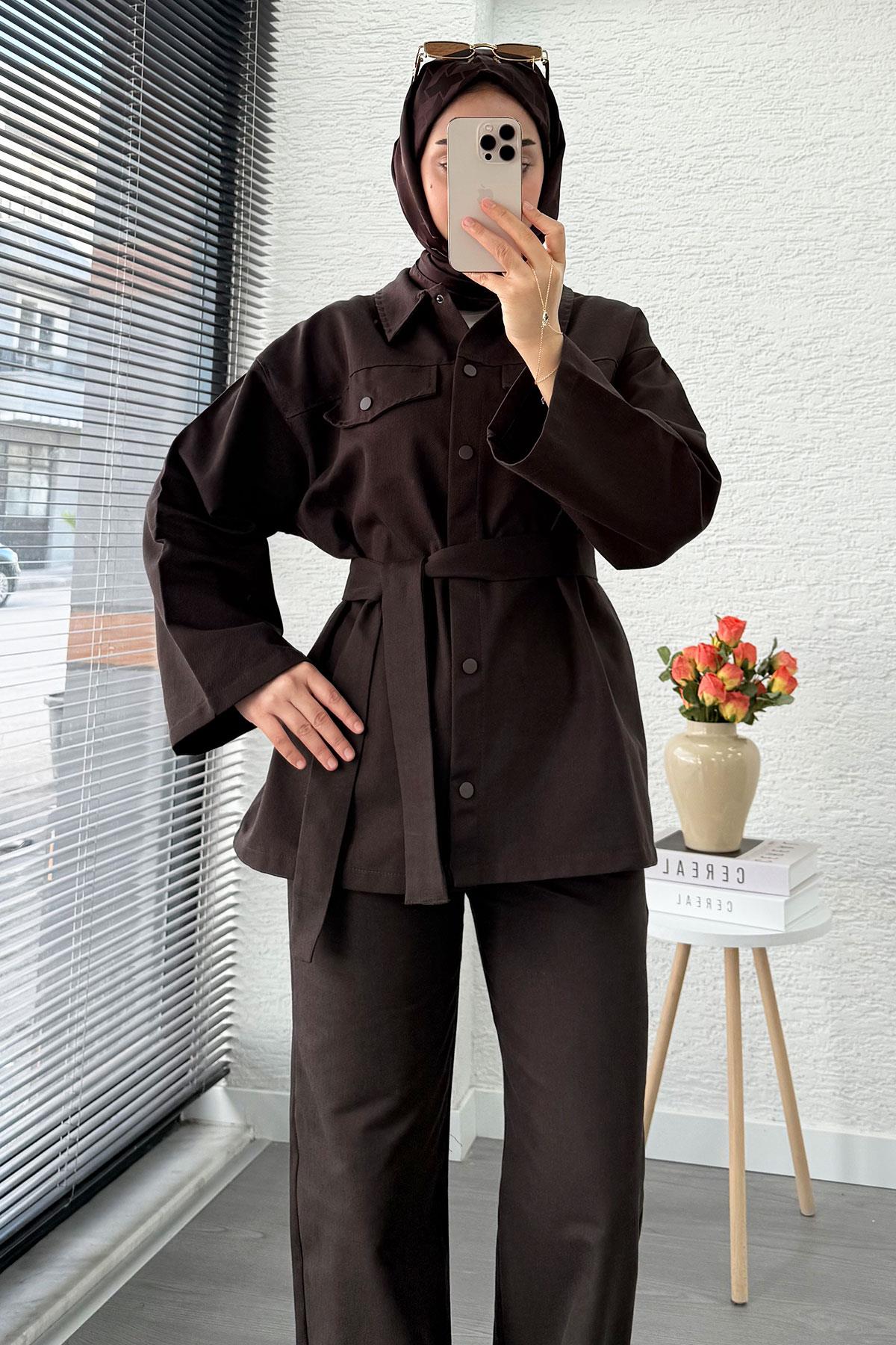 Önü Tam Düğmeli Gabardin İkili Takım – Kahverengi