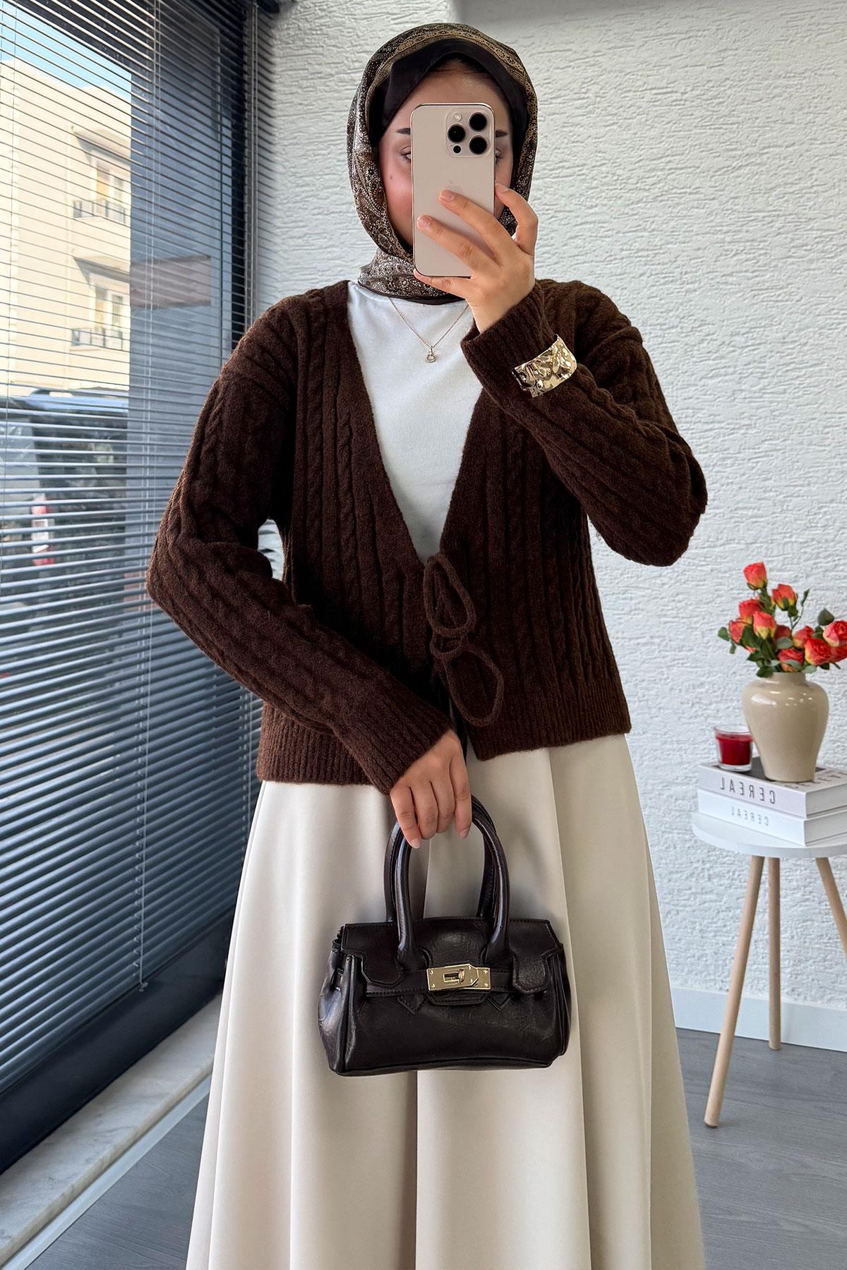 Örgü Desenli Önden Bağlamalı Kısa Triko Kimono – Kahverengi