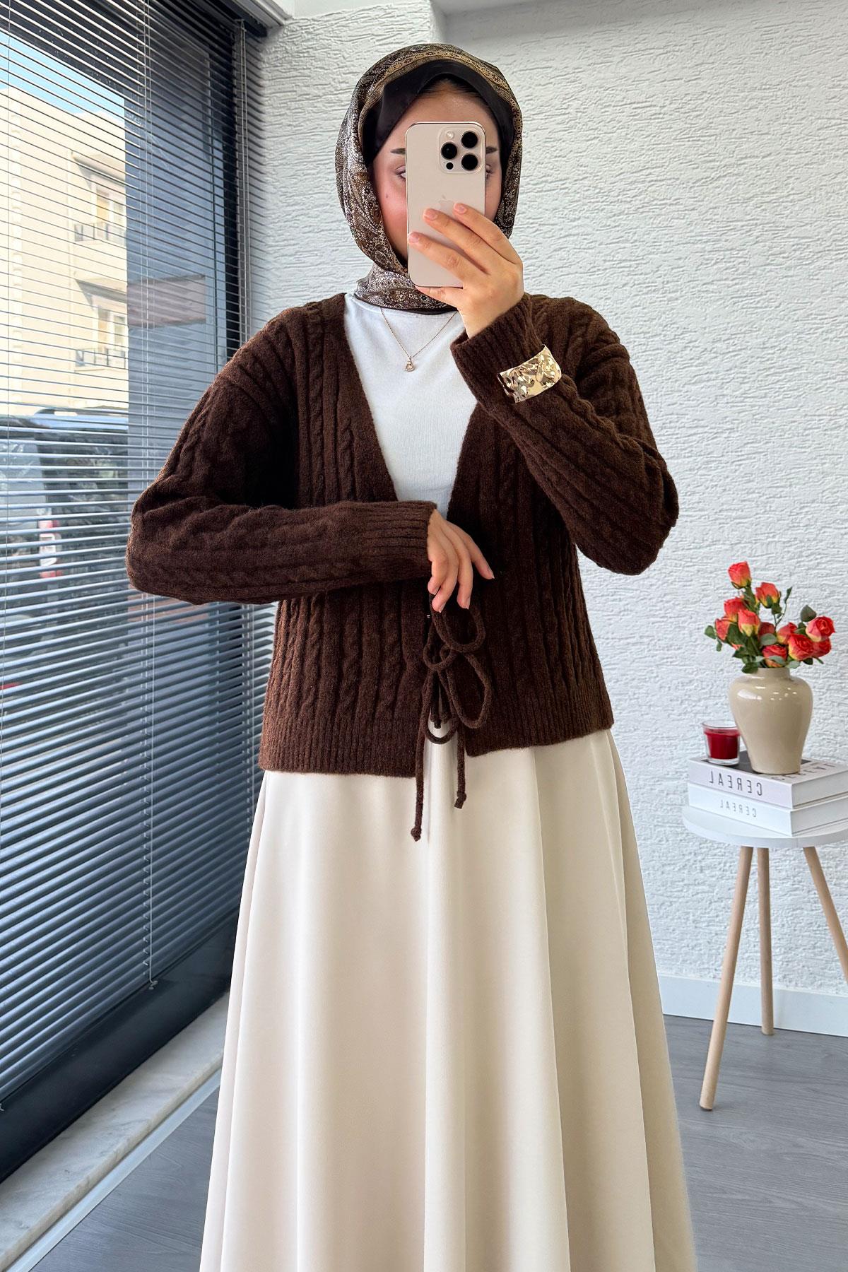 Örgü Desenli Önden Bağlamalı Kısa Triko Kimono – Kahverengi