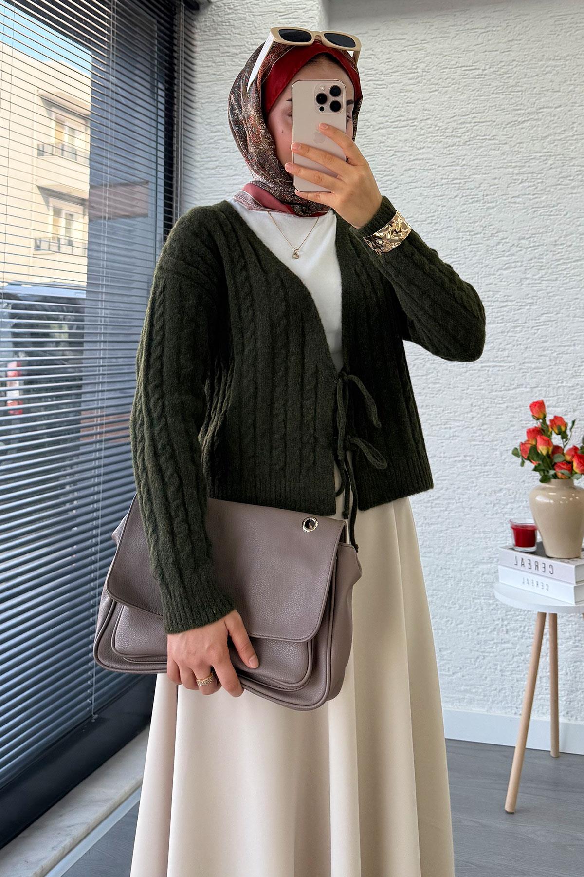 Örgü Desenli Önden Bağlamalı Kısa Triko Kimono – Haki