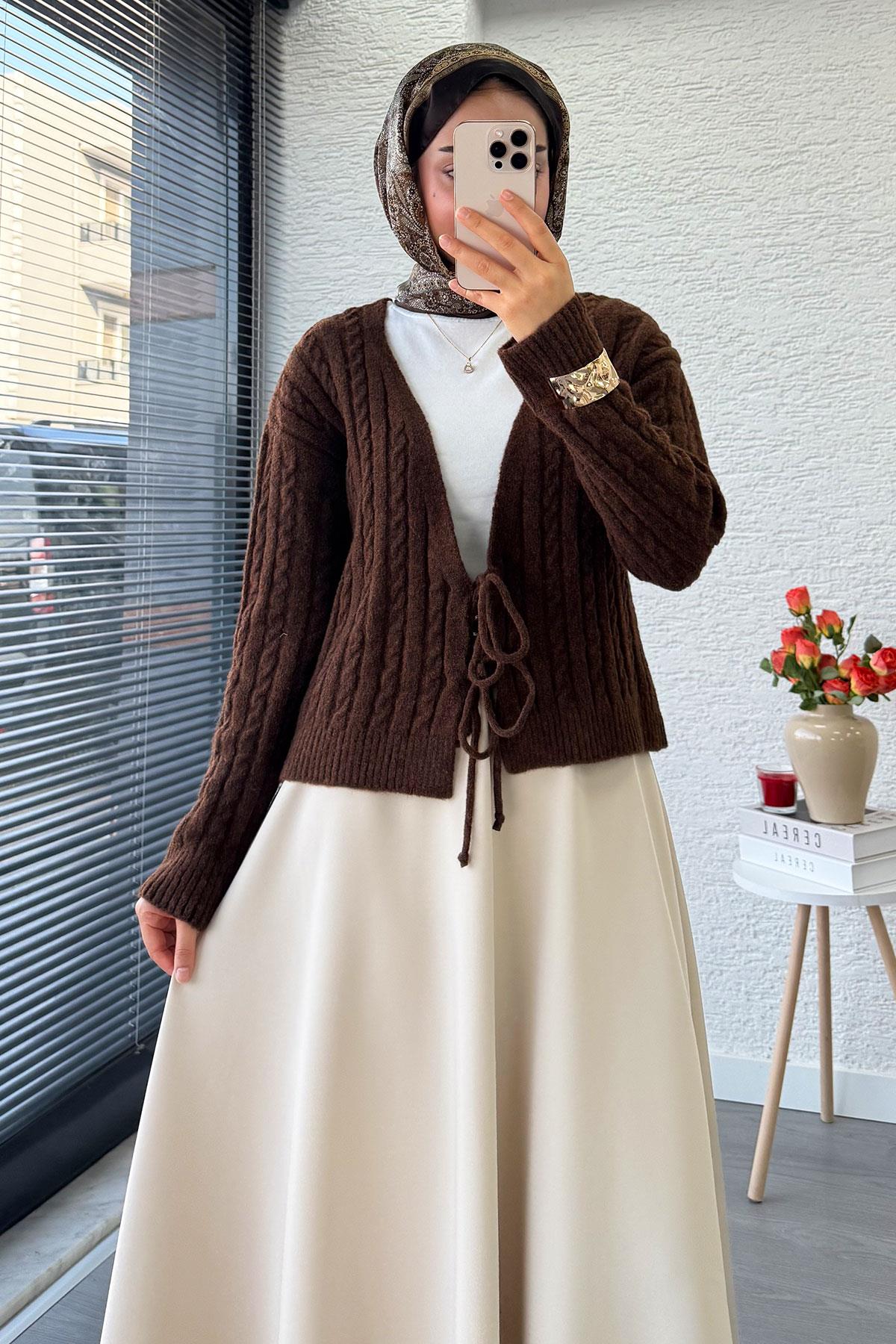 Örgü Desenli Önden Bağlamalı Kısa Triko Kimono – Kahverengi