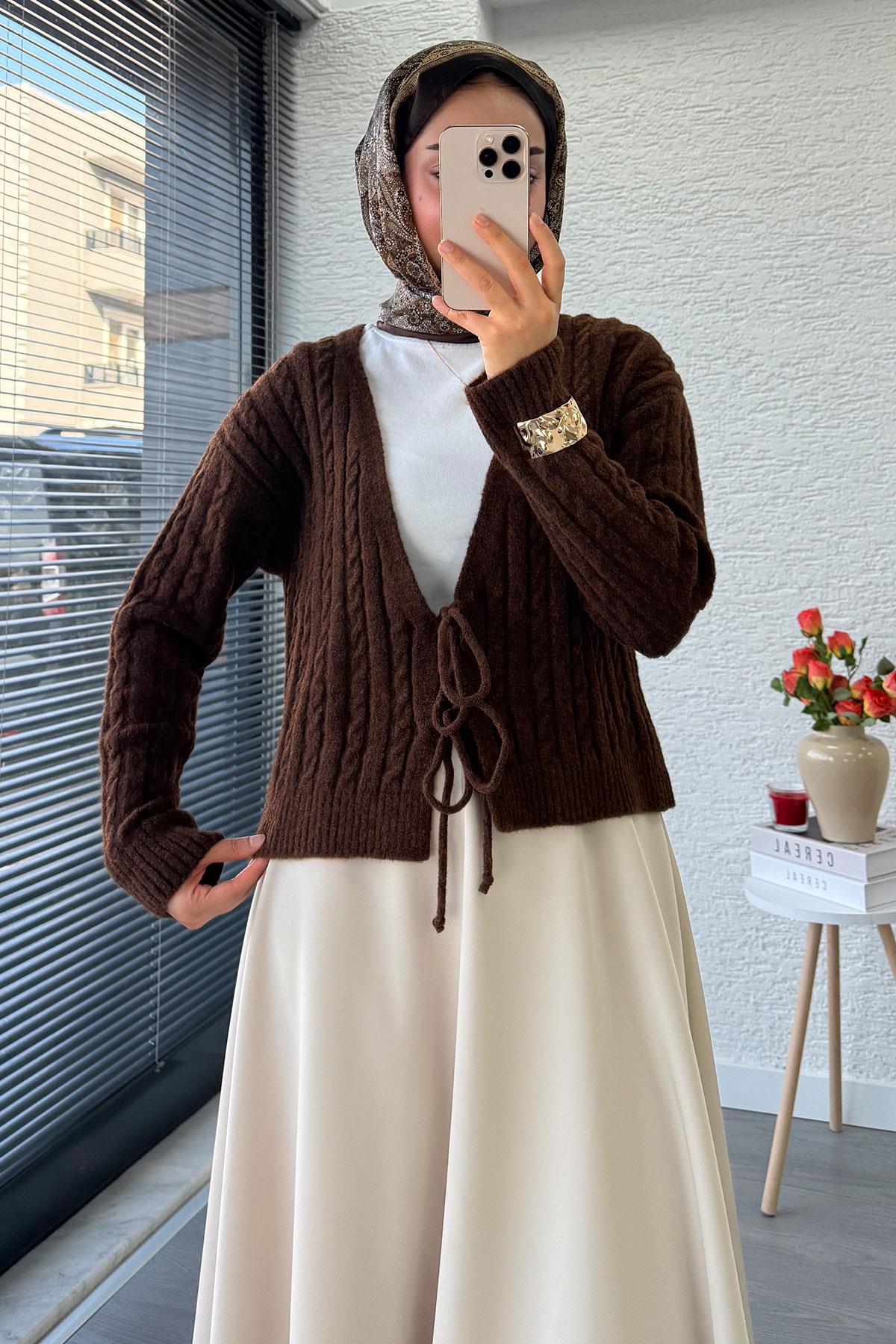 Örgü Desenli Önden Bağlamalı Kısa Triko Kimono – Kahverengi