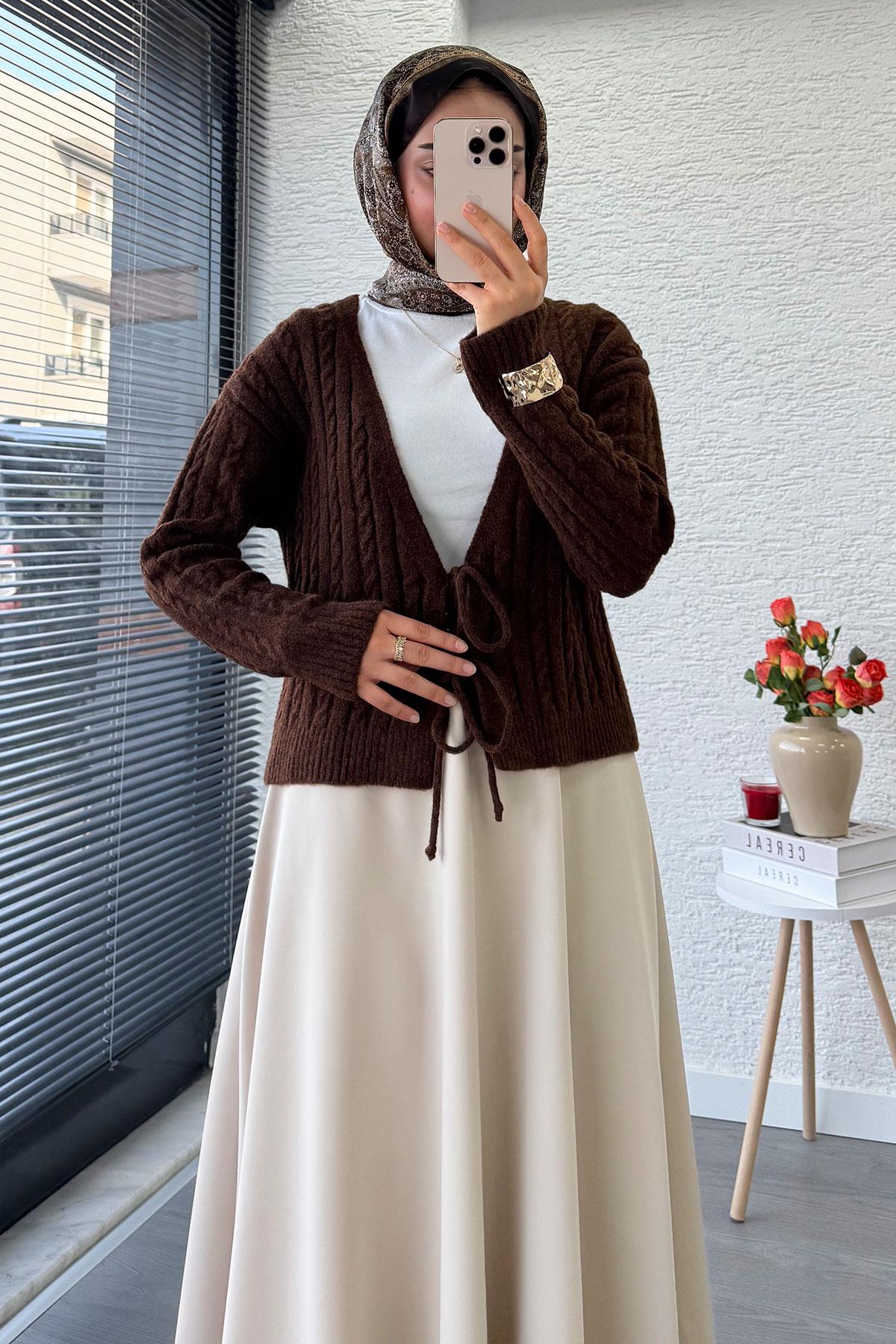 Örgü Desenli Önden Bağlamalı Kısa Triko Kimono – Kahverengi