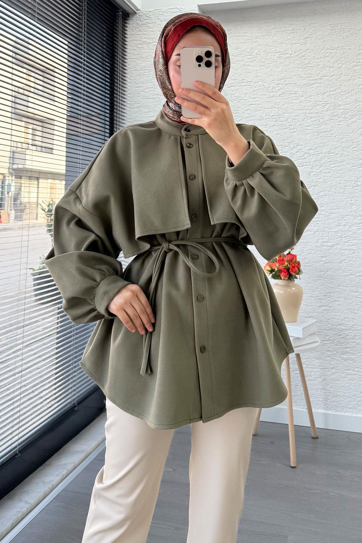 Pelerin Detaylı Önden Düğmeli Kaşe Gömlek – Haki