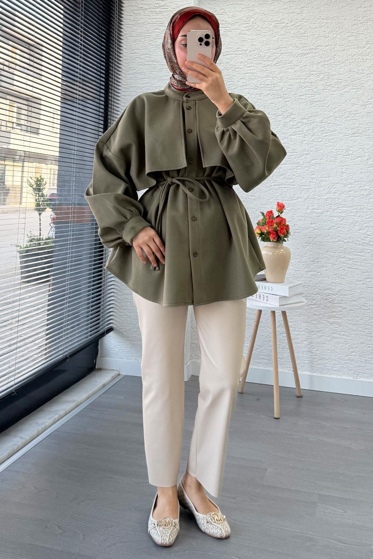 Pelerin Detaylı Önden Düğmeli Kaşe Gömlek – Haki