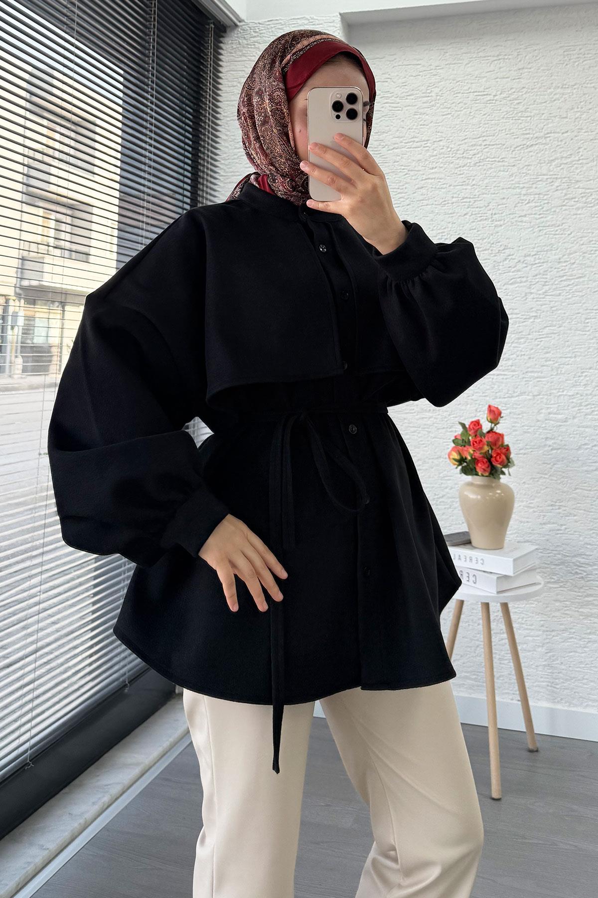 Pelerin Detaylı Önden Düğmeli Kaşe Gömlek – Siyah