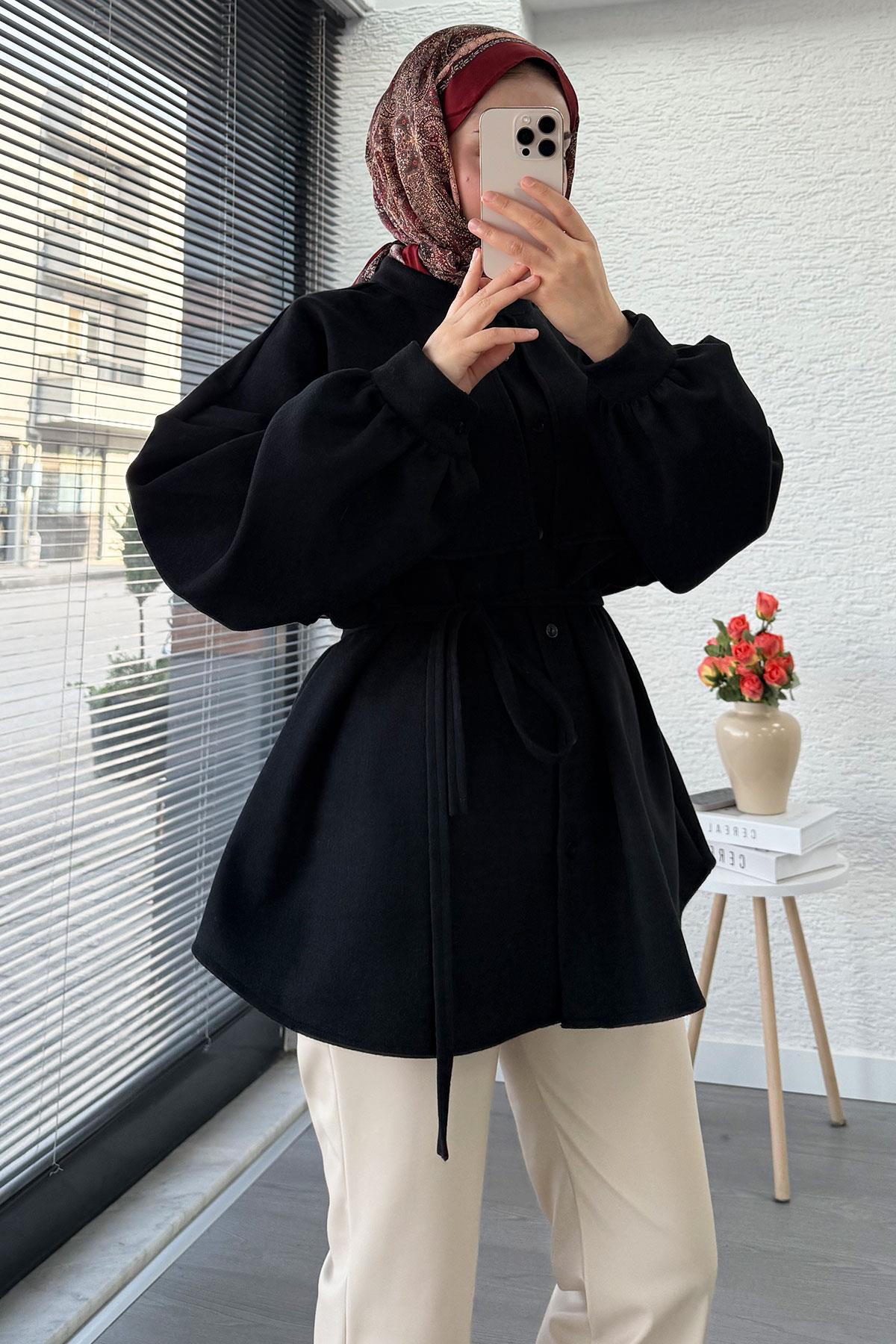 Pelerin Detaylı Önden Düğmeli Kaşe Gömlek – Siyah