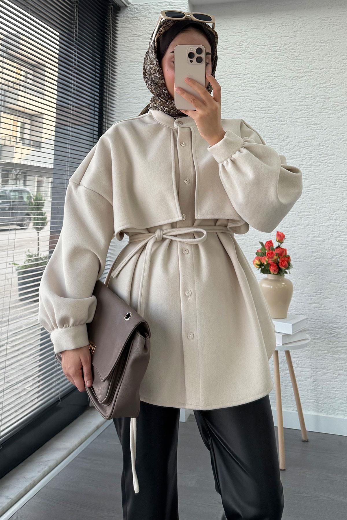 Pelerin Detaylı Önden Düğmeli Kaşe Gömlek – Taş