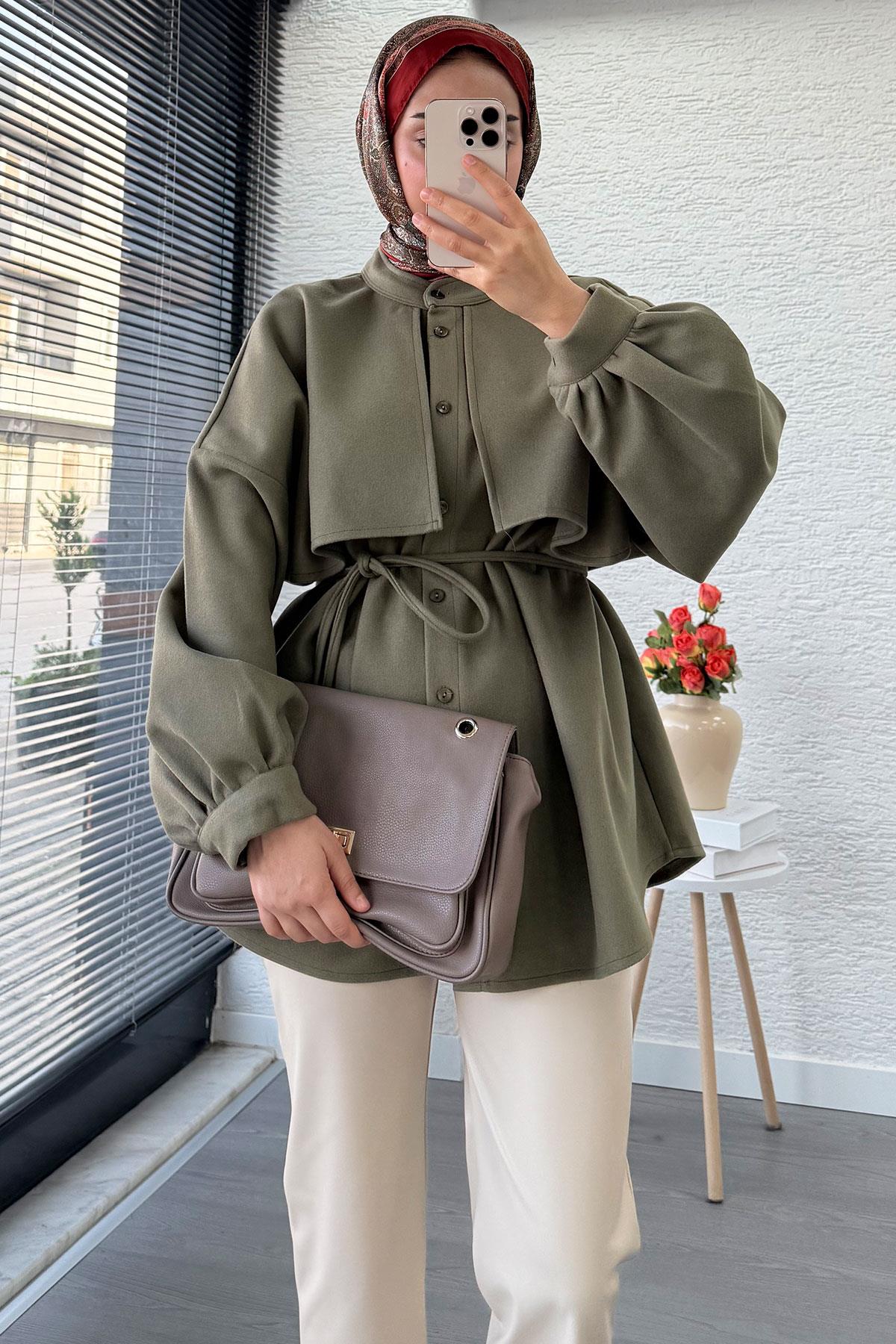 Pelerin Detaylı Önden Düğmeli Kaşe Gömlek – Haki