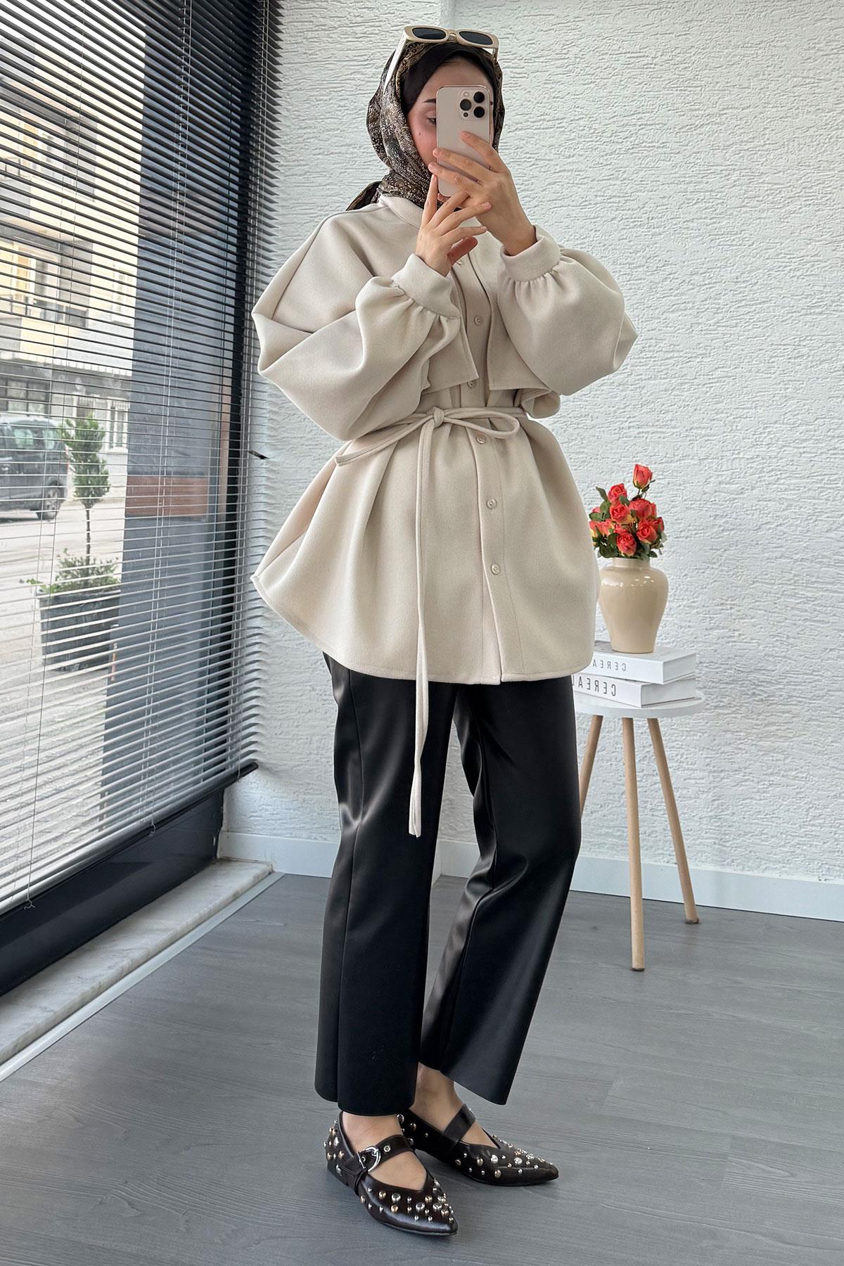 Pelerin Detaylı Önden Düğmeli Kaşe Gömlek – Taş