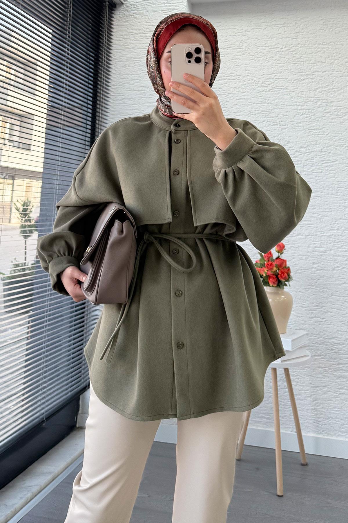 Pelerin Detaylı Önden Düğmeli Kaşe Gömlek – Haki