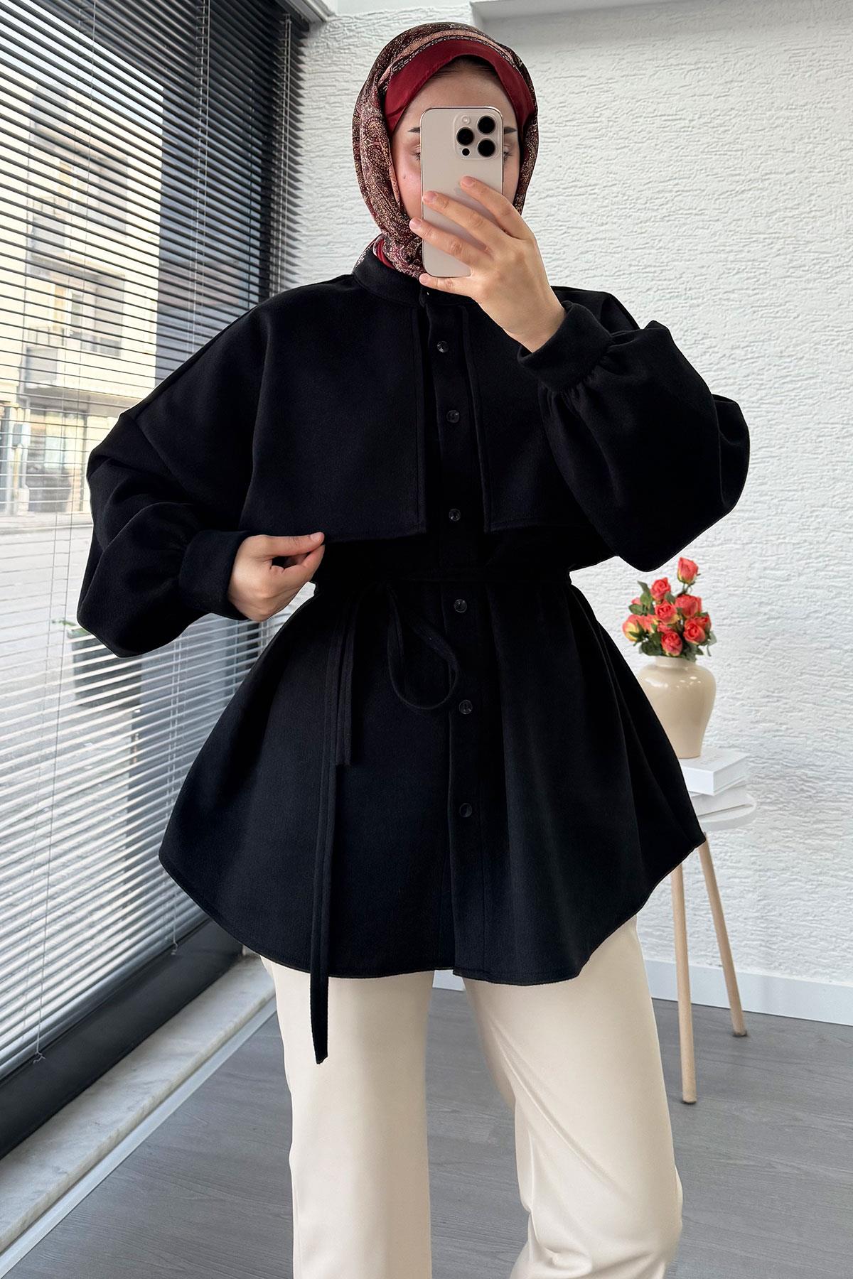 Pelerin Detaylı Önden Düğmeli Kaşe Gömlek – Siyah