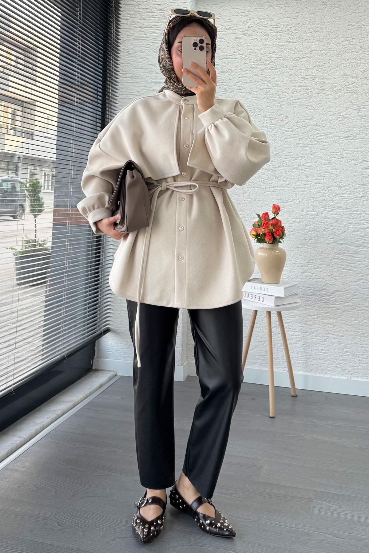 Pelerin Detaylı Önden Düğmeli Kaşe Gömlek – Taş