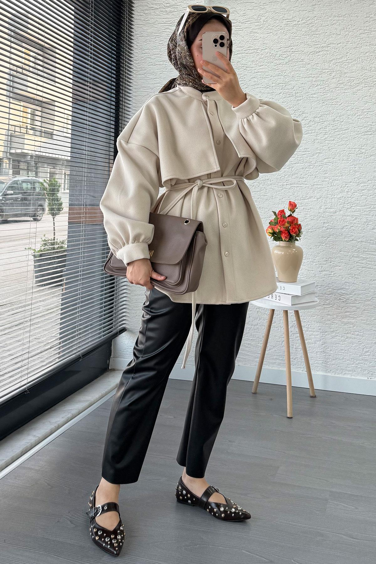 Pelerin Detaylı Önden Düğmeli Kaşe Gömlek – Taş