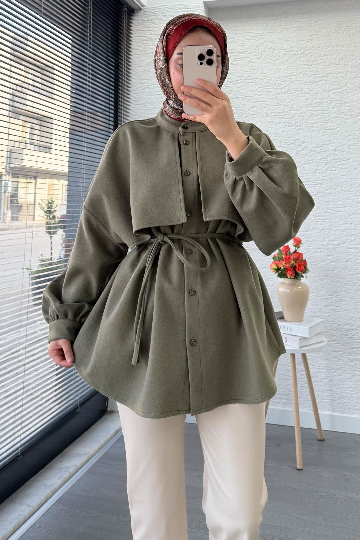 Pelerin Detaylı Önden Düğmeli Kaşe Gömlek – Haki