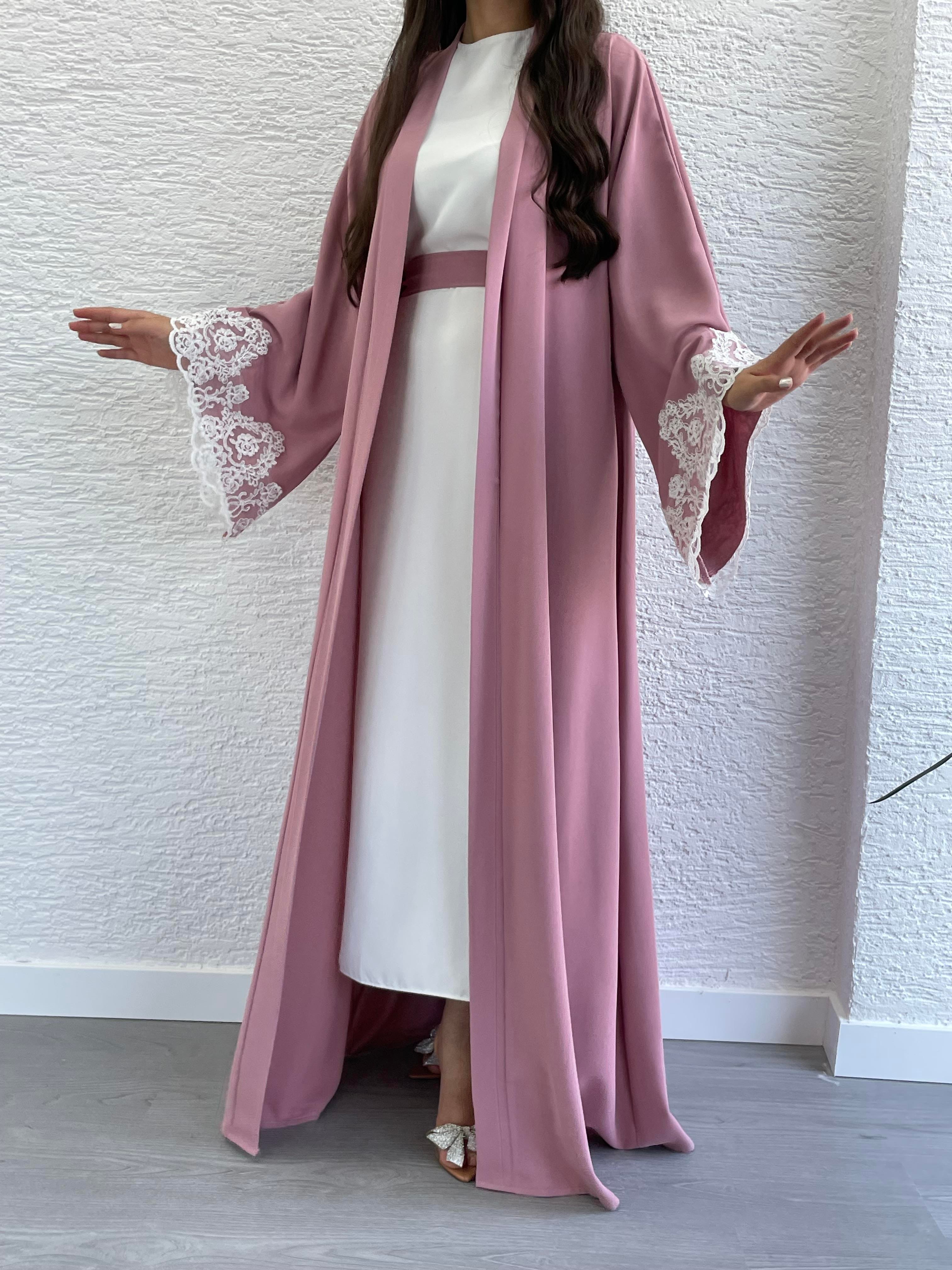 Pembe Elif Abaya