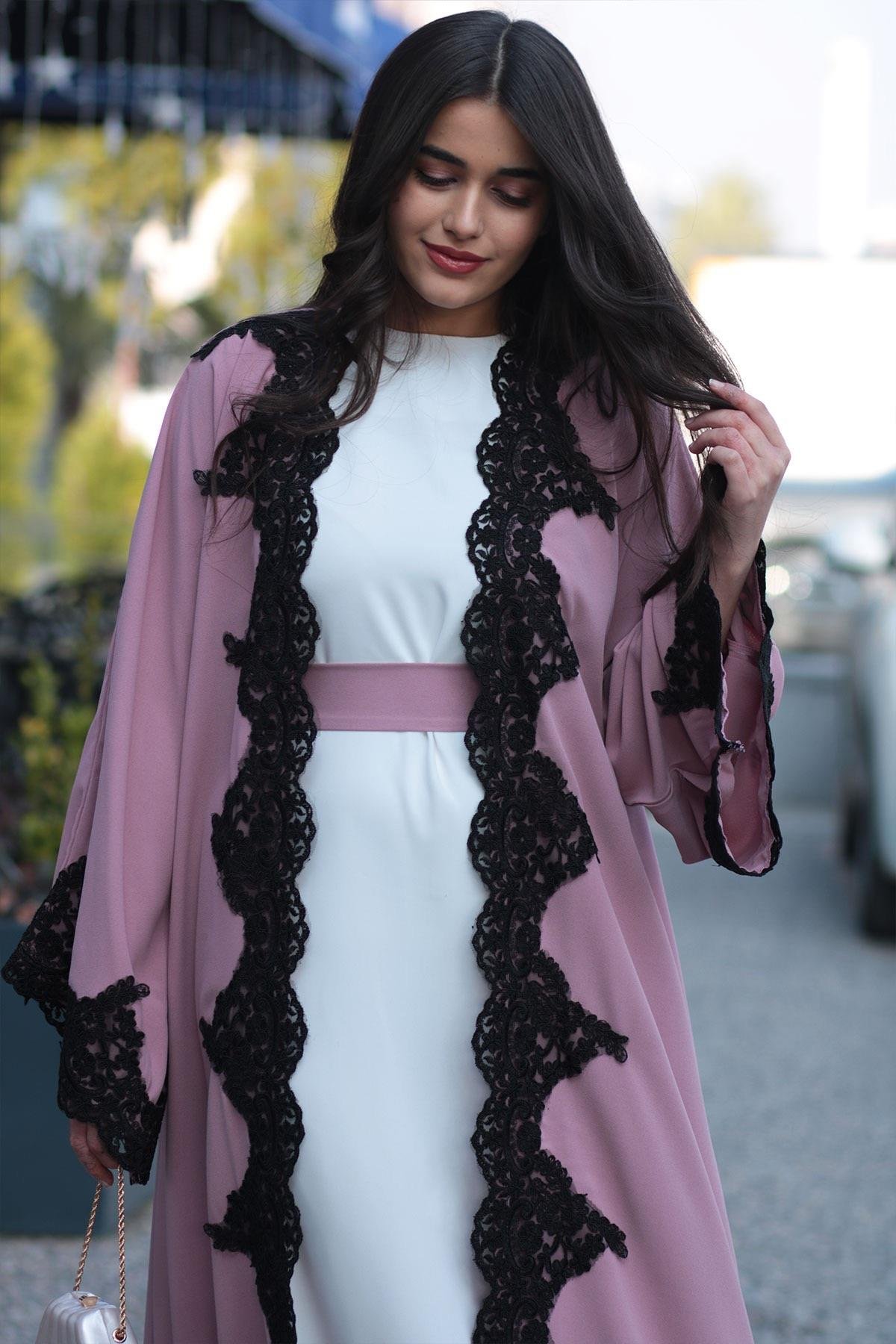 Pembe Güpür Detaylı Abaya