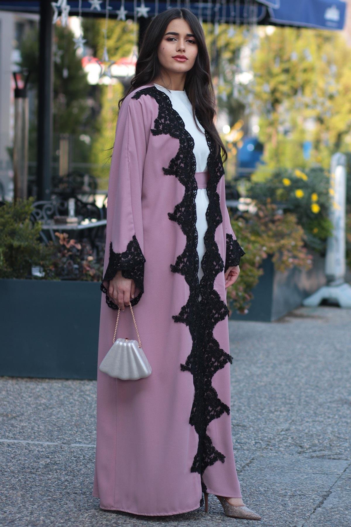 Pembe Güpür Detaylı Abaya
