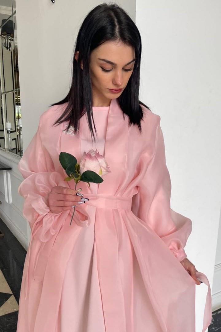 Pembe Ola Abaya 