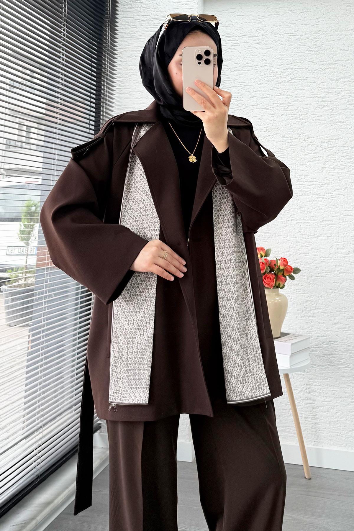 Premium Fular Detaylı Kadın Kısa Trençkot – Kahverengi