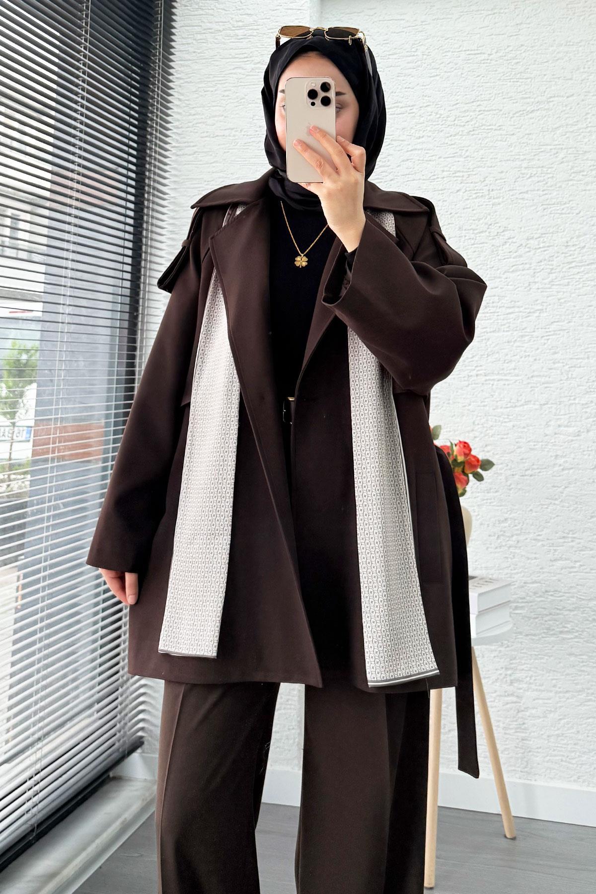 Premium Fular Detaylı Kadın Kısa Trençkot – Kahverengi