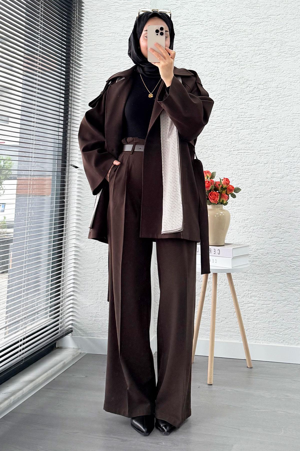 Premium Fular Detaylı Kadın Kısa Trençkot – Kahverengi