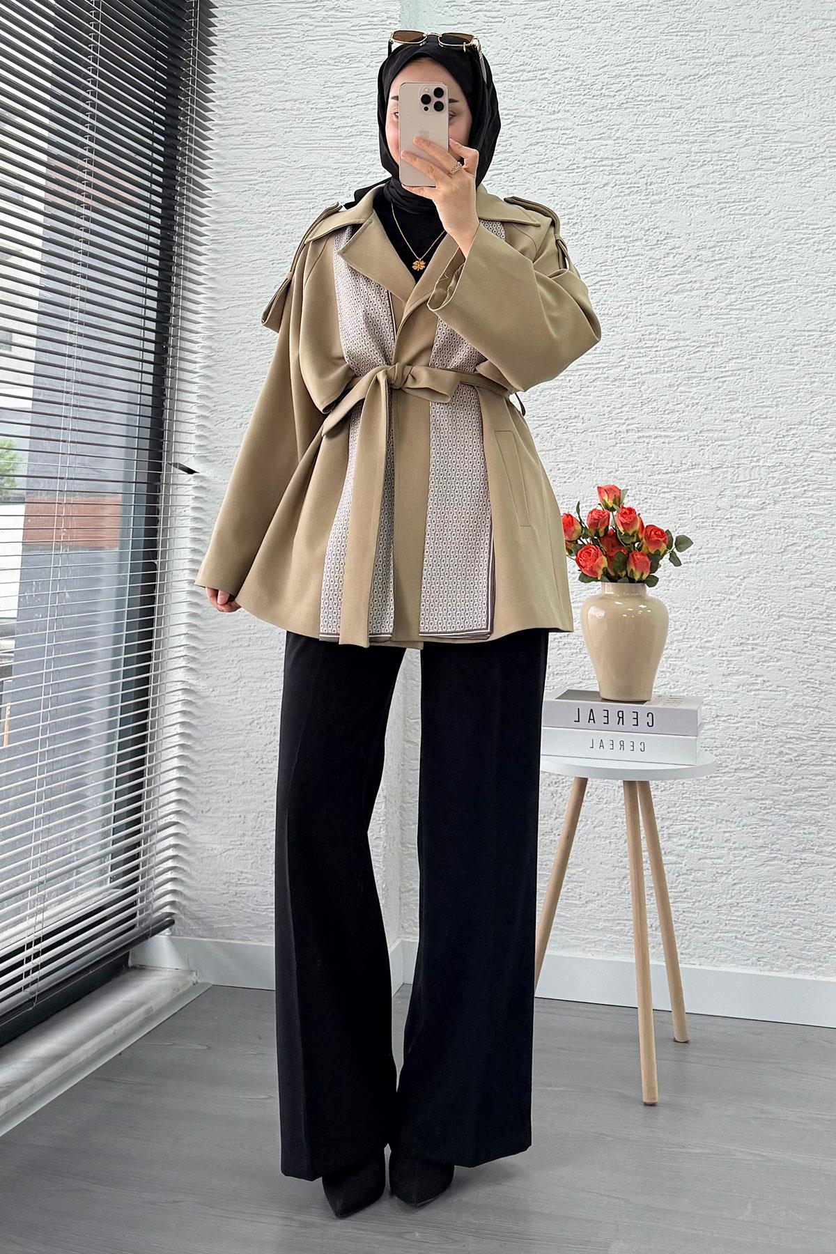 Premium Fular Detaylı Kadın Kısa Trençkot – Bej