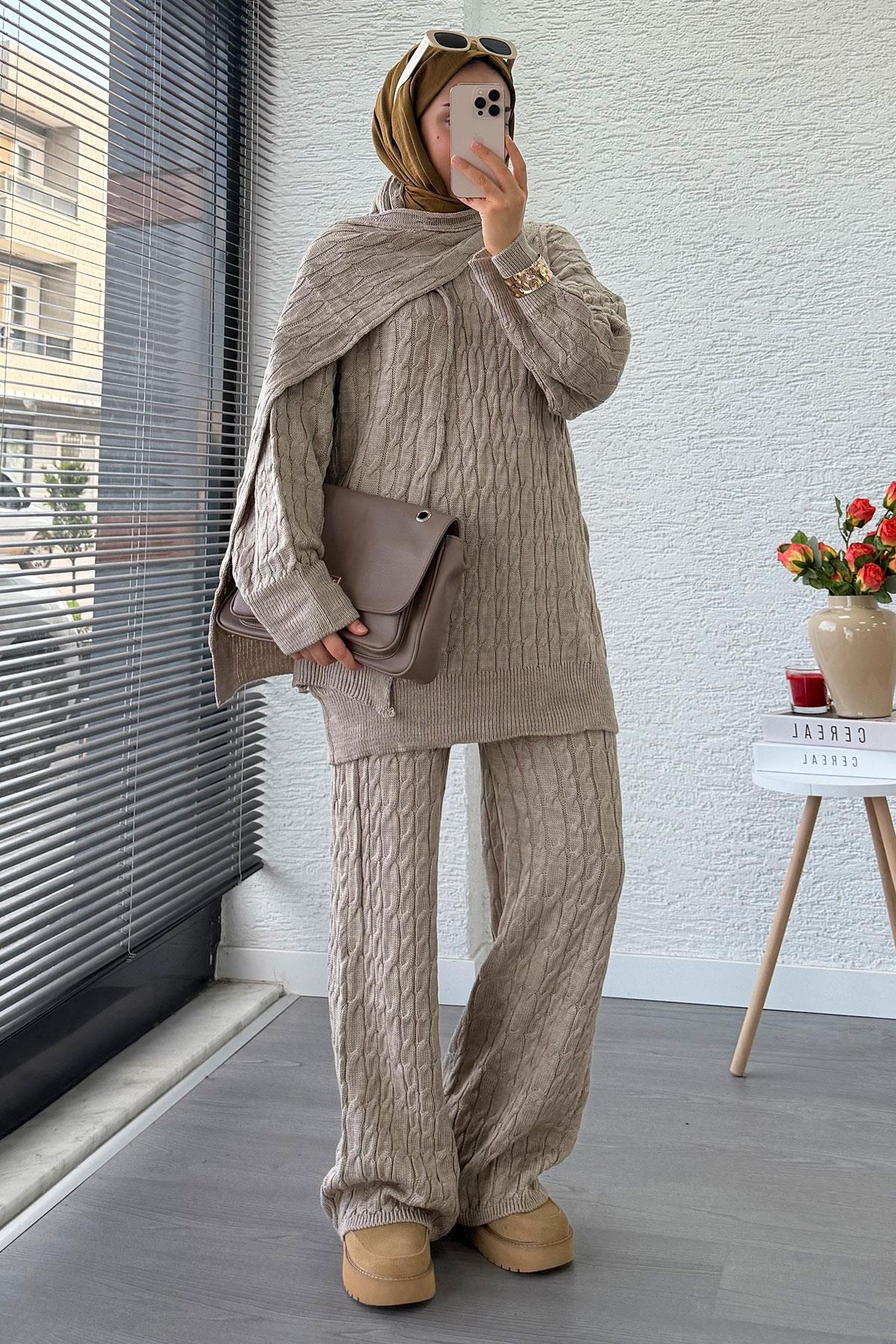 Premium Örgü Desen Atkı Detaylı Kadın Triko Takım – Vizon