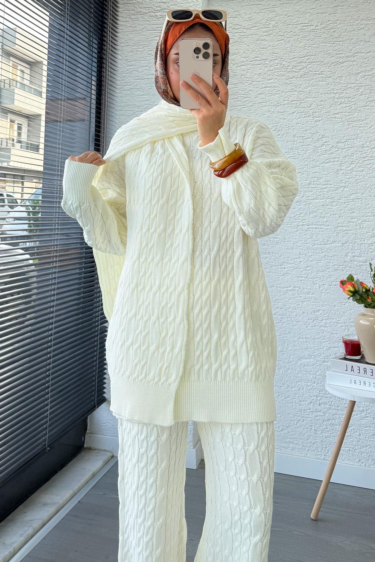 Premium Örgü Desen Atkı Detaylı Kadın Triko Takım – Beyaz